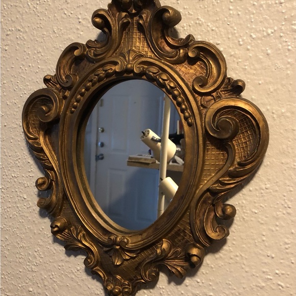 VINTAGE Oval Baroque Rococo Gold Gilt Wall Mirror 14.5 X 12 Petite. - Picture 8 of 9